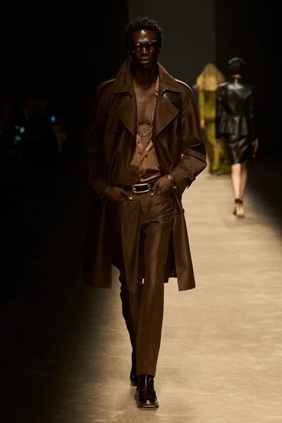 Look 17